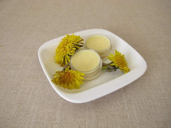 Homemade Dandelion Ointment Salve Oil Extract Dandelion Flowers — Stock Photo, Image