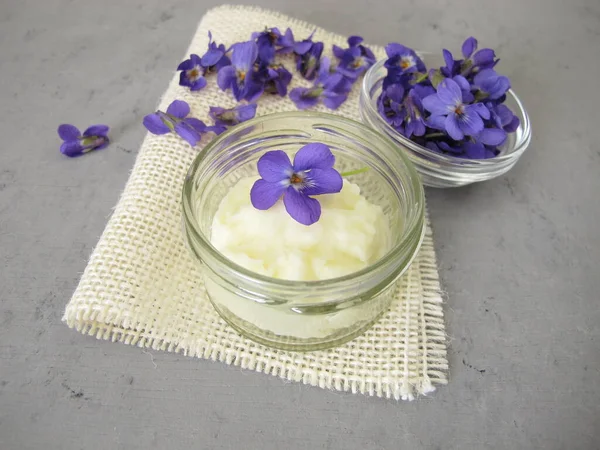 Déodorant Solide Fait Maison Avec Parfum Violet Doux Dans Bocal — Photo