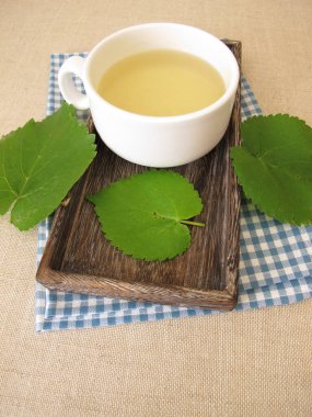 Dut yaprağı çayı: beyaz dut yapraklarından bitki çayı