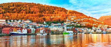Bryggen Limanı Panoraması Bergen, Norveç 'te gün batımında