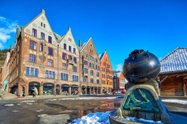 Bergen, Norveç - 09 Mart 2023: Tarihi Bryggen ve kültürel dönüm noktası Voorbode