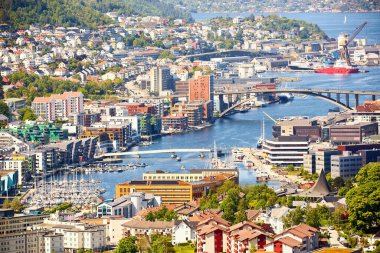 Bergen şehrinin manzarası Tepeden Norveç