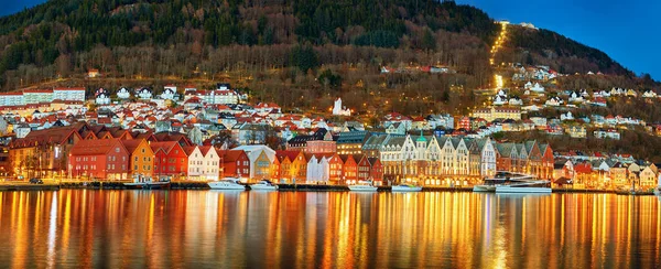 Bergen Norveç Alacakaranlıkta Bryggen Manzarası — Stok fotoğraf