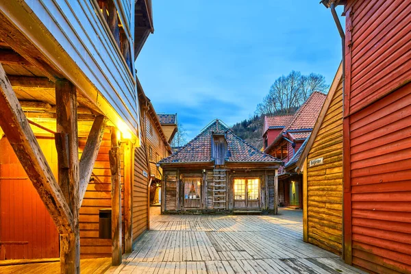 Altes Holzgebäude Bryggen Norwegen Der Abenddämmerung Stockbild