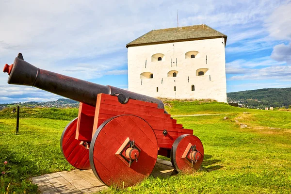 Середньовічна Фортеця Крістіанстен Стара Гармата Тронхеймі Норвегія Ліцензійні Стокові Зображення