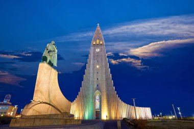 Hallgrimskirkja lutheran church and Skolavorduholt statue at dusk, Reykjavik, Iceland clipart