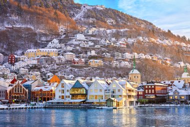 Bryggen 'in tarihi bölgesi, kışın Bergen, Norveç