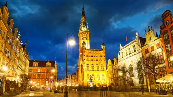 Pääkaupungintalo Dlugi Targ Aukiolla Gdanskin Vanhassa Keskustassa Iltahämärässä Puola kuvapankin valokuva