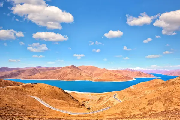 Ямдрок Юмтко Одно Трех Священных Тибетских Озер Стоковая Картинка