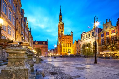 Polonya, Gdansk şehir merkezindeki Dlugi Targ Meydanı 'ndaki ana belediye binası.