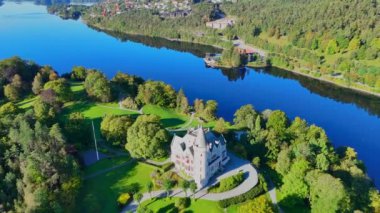 Gamlehaugen kraliyet konağının insansız hava aracı görüntüsü, Bergen, Norveç