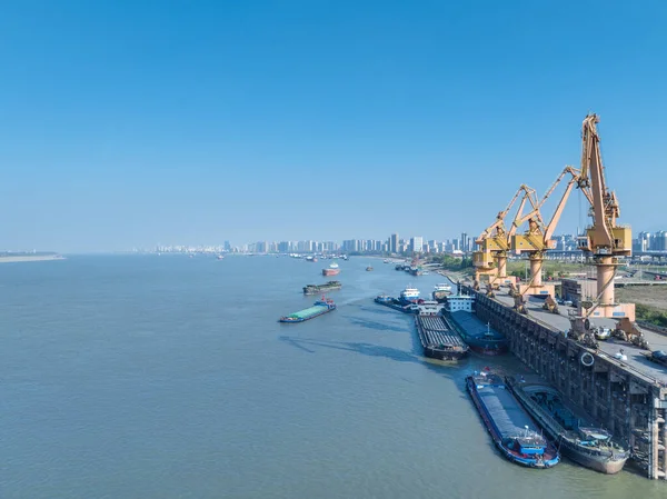 Flygfoto Över Hamnkranen Vid Yangtze Flod Inre Flod Logistik Kaj — Stockfoto