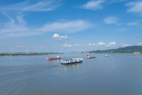 Upptagen Yangtze Flod Vatten Transport Scen Jiujiang Vattenområde Kina Royaltyfria Stockfoton