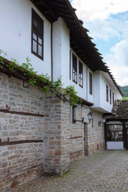 TRYAVNA, BULGARIA - 26 Mayıs 2023, Rönesans şehri Tryavna 'nın mimari kompleksi.