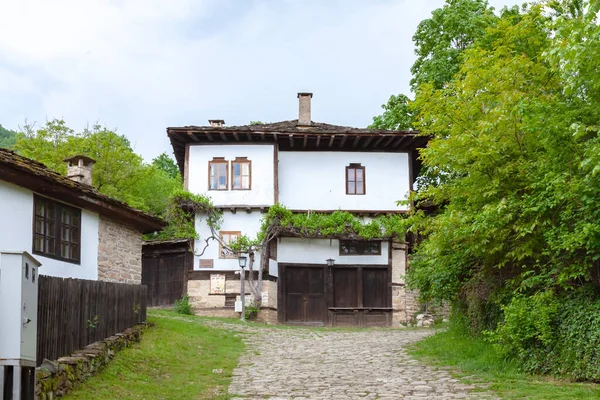 Bozentsi Bulgarien Maj 2023 Vårpanorama Över Gamla Hus Byns Arkitekturhistoriska — Stockfoto