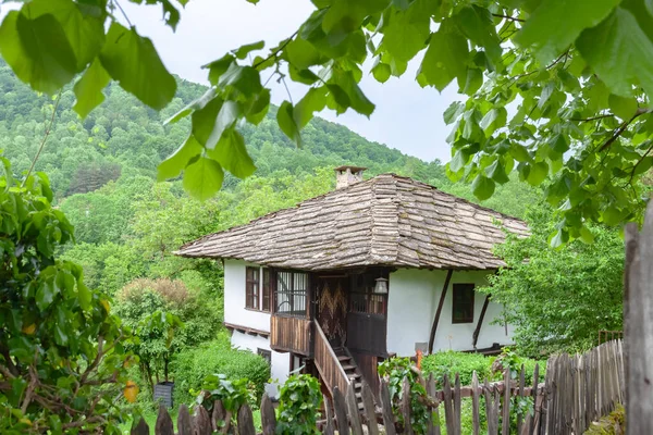 Den Arkitektonisk Historiska Reservatet Bozhentsi Byn — Stockfoto