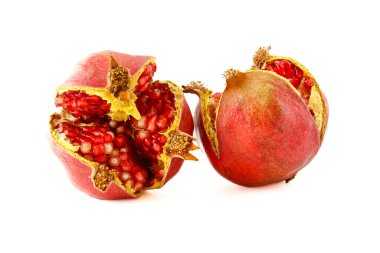 Olgun bölünmüş nar, en yüksek miktarda antioksidan içeren meyvelerden biri. Sığ alan derinliğine sahip seçici odak.