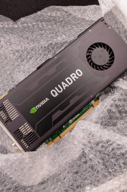 Burgaz, Bulgaristan - 8 Ağustos 2024: Grafik kartı modeli Nvidia Quadro K 4000. Sığ alan derinliğine sahip seçici odak.