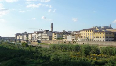 Floransa İtalyancası: Firenze İtalya 'nın orta kesiminde ve Toskana bölgesinin başkentidir..