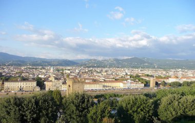 Floransa İtalyancası: Firenze İtalya 'nın orta kesiminde ve Toskana bölgesinin başkentidir..