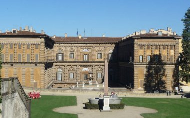 Floransa, İtalya 8 Ekim 2019: Palazzo Pitti, İtalya 'nın Floransa kentinde geniş bir Rönesans sarayı..