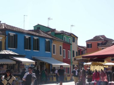 Burano, İtalya, 11 Ekim 2019: Burano, İtalya 'nın kuzeyindeki Venedik Gölünde Torcello yakınlarında yer alan bir adadır.,