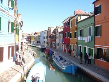 Burano, İtalya, 11 Ekim 2019: Burano, İtalya 'nın kuzeyindeki Venedik Gölünde Torcello yakınlarında yer alan bir adadır.,