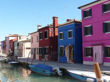 Burano, İtalya, 11 Ekim 2019: Burano, İtalya 'nın kuzeyindeki Venedik Gölünde Torcello yakınlarında yer alan bir adadır.,