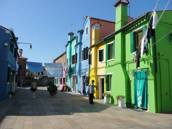 Burano, İtalya, 11 Ekim 2019: Burano, İtalya 'nın kuzeyindeki Venedik Gölünde Torcello yakınlarında yer alan bir adadır.,