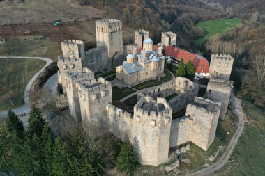 DESPOTOVAC, SERBIA - 5 Aralık: Ortaçağ Sırp Ortodoks Hıristiyan Manastırı, 5 Aralık 2023 'te Sırbistan' ın Despotovac kentinde