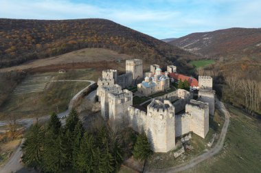 DESPOTOVAC, SERBIA - 5 Aralık: Ortaçağ Sırp Ortodoks Hıristiyan Manastırı, 5 Aralık 2023 'te Sırbistan' ın Despotovac kentinde