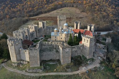 DESPOTOVAC, SERBIA - 5 Aralık: Ortaçağ Sırp Ortodoks Hıristiyan Manastırı, 5 Aralık 2023 'te Sırbistan' ın Despotovac kentinde