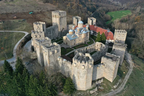DESPOTOVAC, SERBIA - 5 Aralık: Ortaçağ Sırp Ortodoks Hıristiyan Manastırı, 5 Aralık 2023 'te Sırbistan' ın Despotovac kentinde