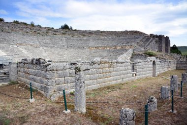 DODONA, GREECE - 25 Ağustos: Antik Dodona Tiyatrosu, 25 Ağustos 2022, Yunanistan