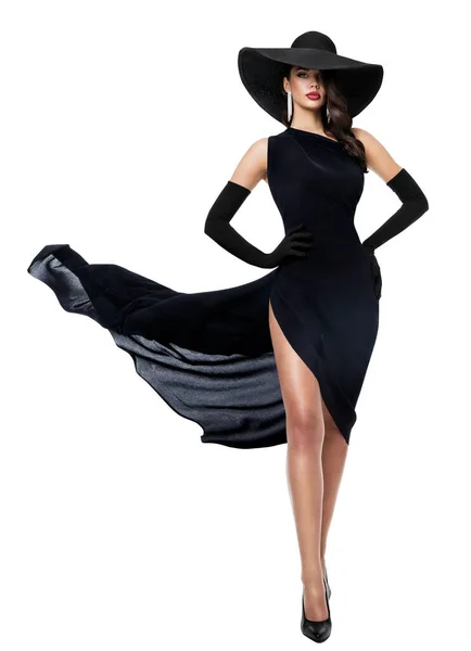 黒のドレスの美しい女性 夕方のファッションモデル風に乗って飛んでガウン ブラックハットのエレガントな女性と隔離された背景の手袋 女性の高級スタイルの服 — ストック写真