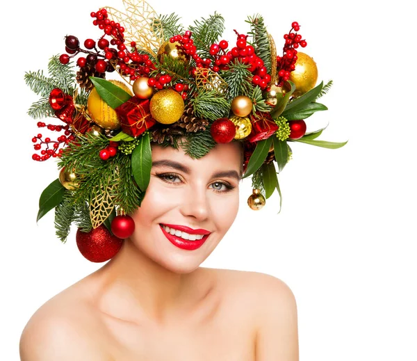 Χριστουγεννιάτικη Ομορφιά Χαρούμενο Χαμόγελο Μοντέλλο Μόδας Στεφάνι Fir Tree Χτένισμα — Φωτογραφία Αρχείου