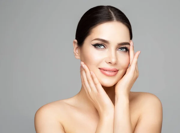 Cuidado Piel Facial Mujer Belleza Con Los Labios Llenos Maquillaje — Foto de Stock