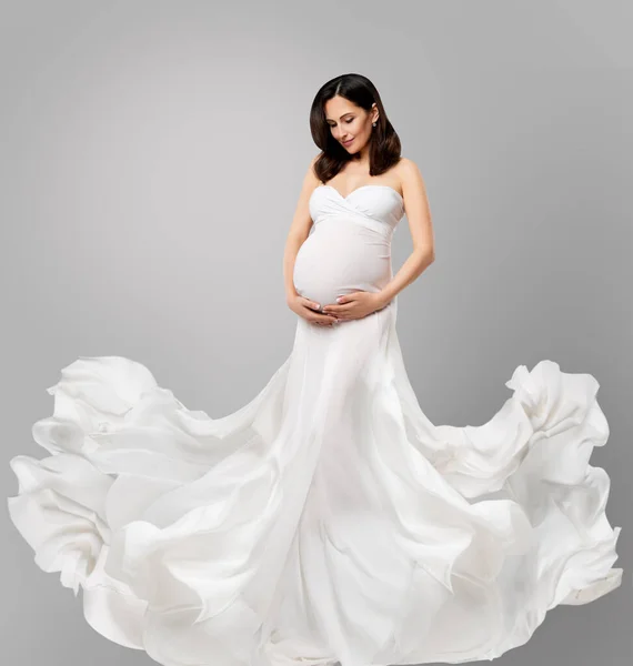 Mujer Embarazada Vestido Largo Blanco Volando Viento Mirando Vientre Hermosa —  Fotos de Stock