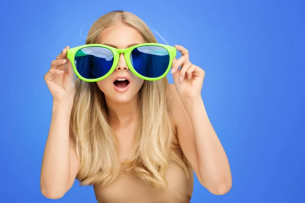 Surprised Girl Big Party Glasses Blue Background Shocked Young Woman — Stock Photo, Image