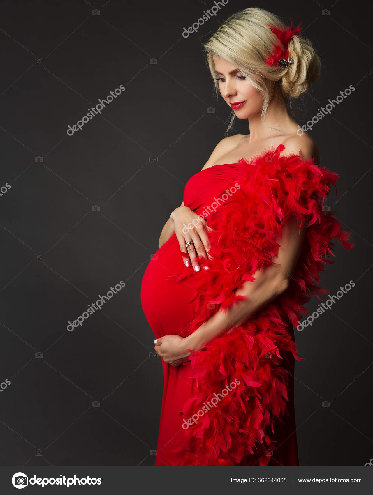Moda Mujer Embarazada Vista Lateral Retrato Vestido Rojo Sobre Negro:  fotografía de stock © inarik #662344008