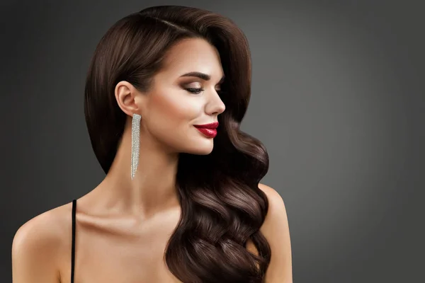 Mükemmel Makyajlı Güzel Kadın Yüzü Profili Kırmızı Dolgun Dudak Gümüş Stok Fotoğraf