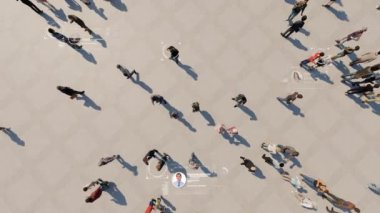 Hareket halindeki kalabalık, hava görüntüsü, üç boyutlu görüntüleme arasında tanımlanan bireyler