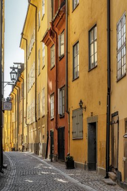 Stockholms Gamla Stan 'de eski bir cadde.