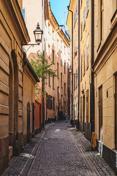Estocolmo Suecia Julio 2022 Una Las Muchas Calles Estrechas Adoquinadas — Foto de Stock