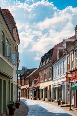 NYKOBING FALSTER, DENMARK - 25 Haziran 2022: Şehir Falster 'da, 295 metre uzunluğundaki Frederick IX Köprüsü ile bağlantılı.