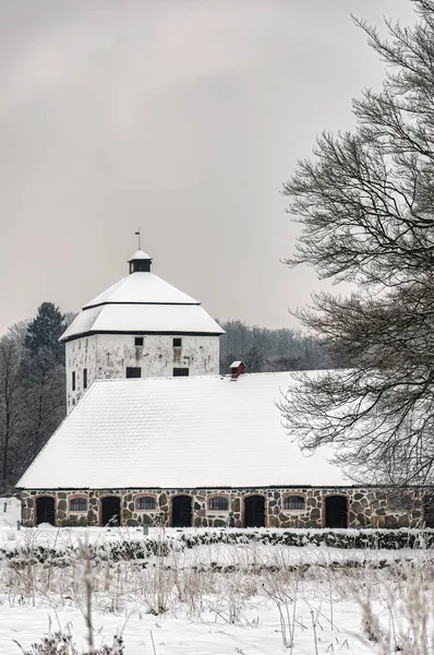 雪のビューには Hassleholm 地域の Hovdala 城が覆われています Hovdala Hassleholm 自治体 スカニア スウェーデン南部の城 — ストック写真