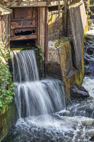 Wodospady Kvarnby Dostarczyły Energii Dla Wczesnych Młynów Fabryk — Zdjęcie stockowe
