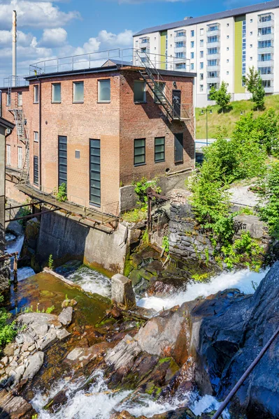 Kvarnby瀑布上的一个冰轮房 为早期的磨坊和工厂提供电力 — 图库照片