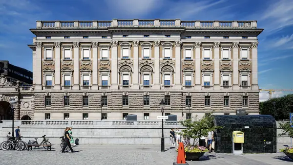 斯德哥尔摩 2022年7月31日 从侧面看议会大楼 图库照片