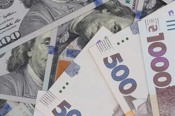 Mehrere Ukrainische Hrivnya Banknoten Gegen Dollarhaufen — Stockfoto
